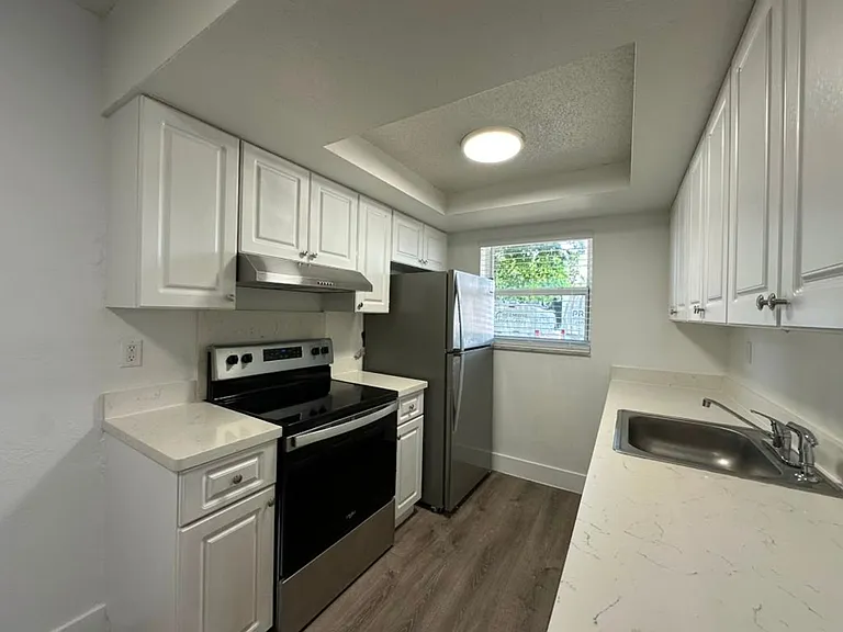 3616-3660 NE 11th Ave — Photo 40