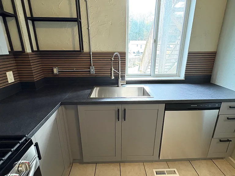 922 Evergreen Ave #1 — Photo 3