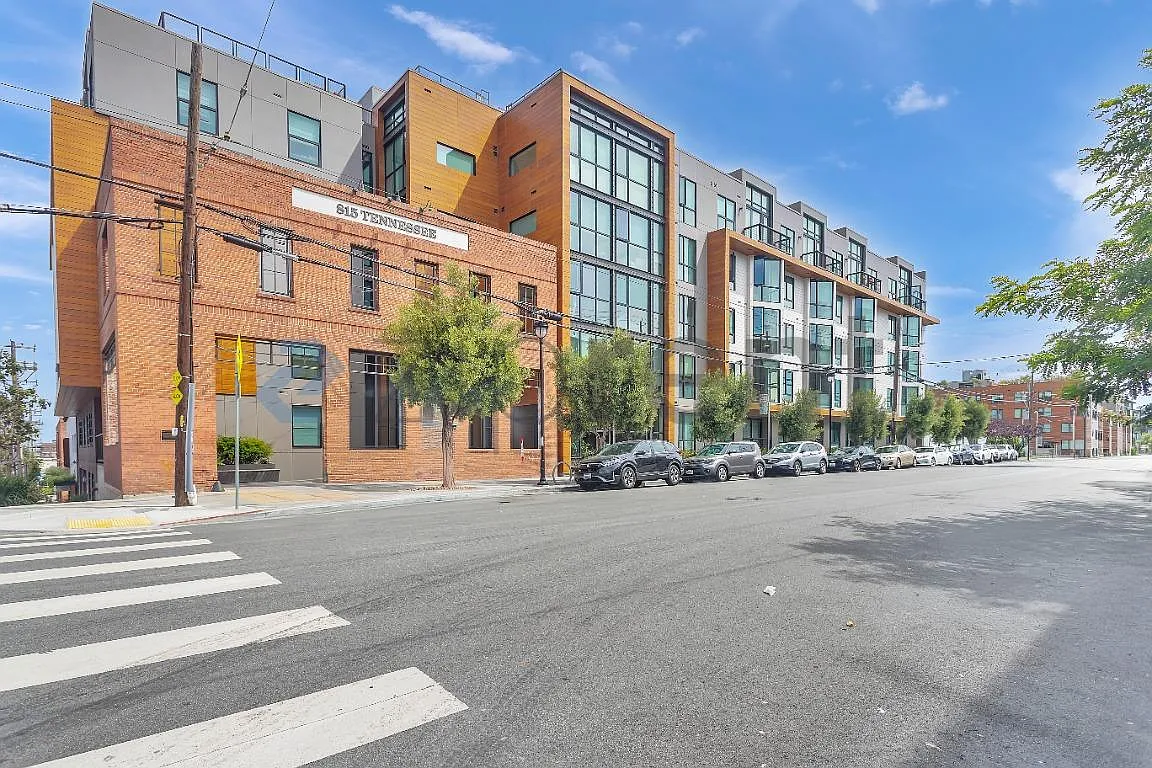 2 bed, 906 sqft, $6,500 — Photo 2