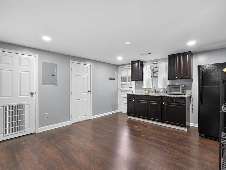 1029 Regina Dr — Photo 24