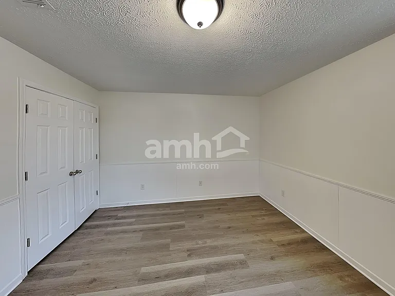 2126 Burgess Ln — Photo 17
