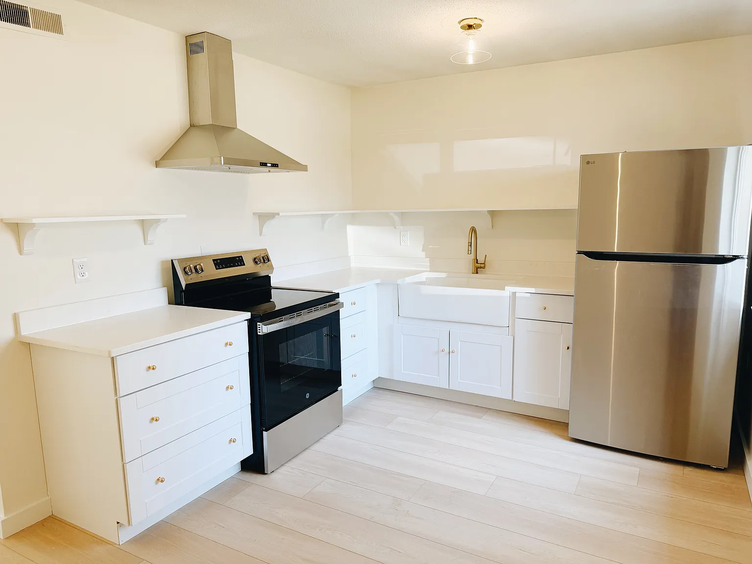 2 bed, 900 sqft, $1,300 — Photo 1