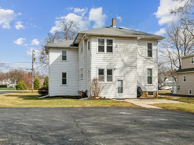 311 W Park Ave — Photo 42
