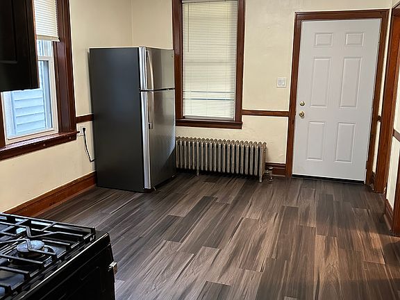 2nd image of 2827 W 23rd St Unit 1
