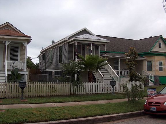 3rd image of 913 Sealy St