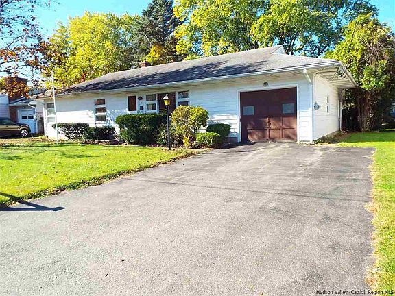 3rd image of 7 Simmons Dr