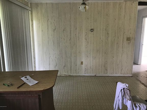 3rd image of 222 Harbor Dr