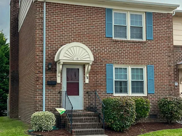 13 Charles Parish Dr, Poquoson, VA 23662