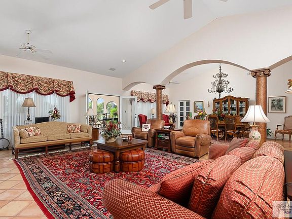 3rd image of 2902 Pinehurst Dr