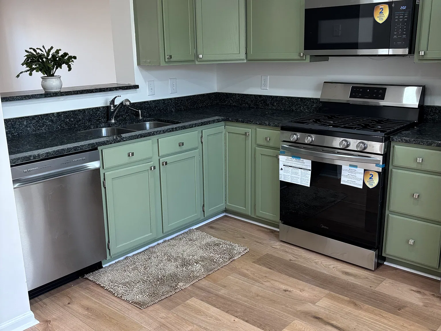 3 bed, 2.5 bath, 1620 sqft, $2,500 — Photo 2
