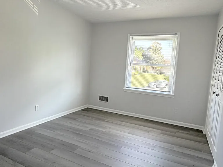 5109 Volney Ct — Photo 13