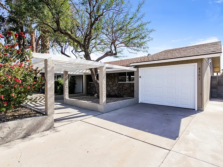 8301 E Turney Ave — Photo 16