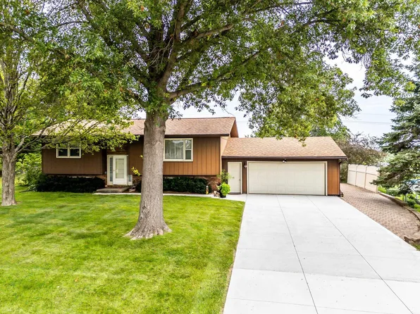 6601 Wedgewood Rd, Waterloo, IA 50701