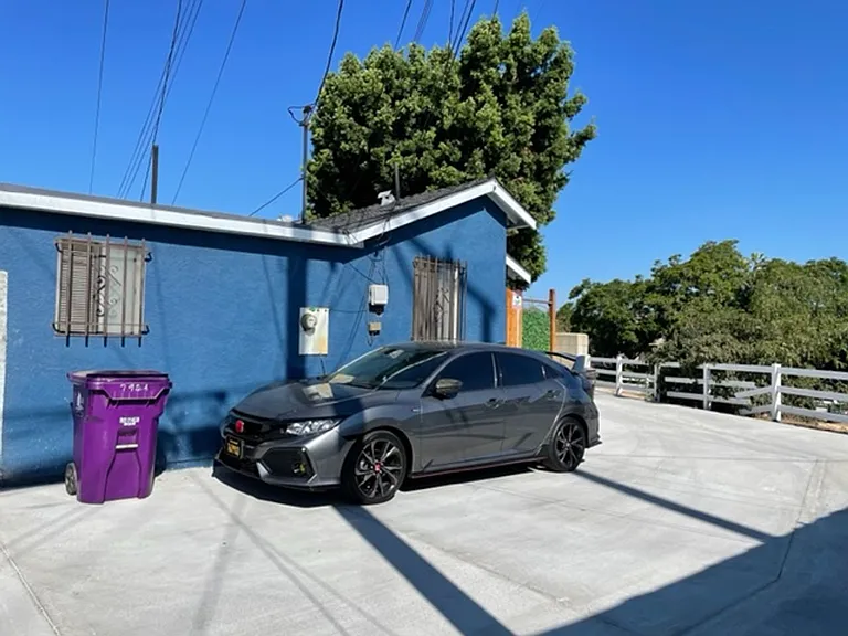 792 Termino Ave #B — Photo 11
