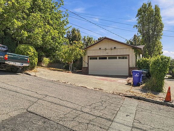 2nd image of 2428 Frances St