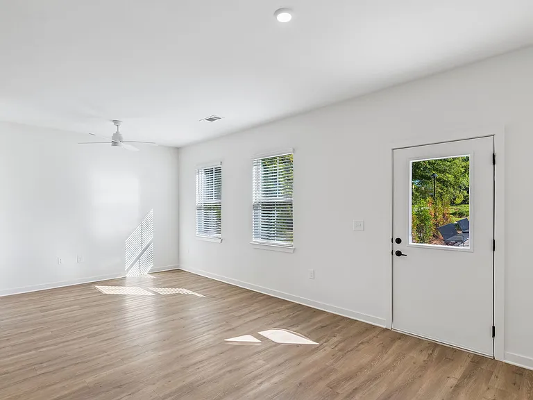 Hamlet Huntersville - Homes & Townhomes for Rent — Photo 15