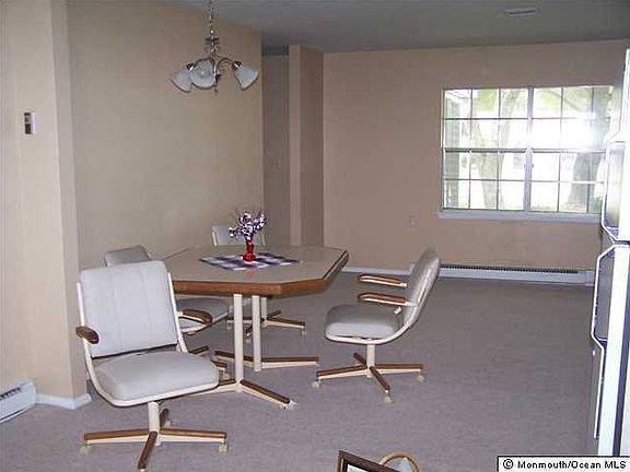 5th image of 228 Buckingham Court #A