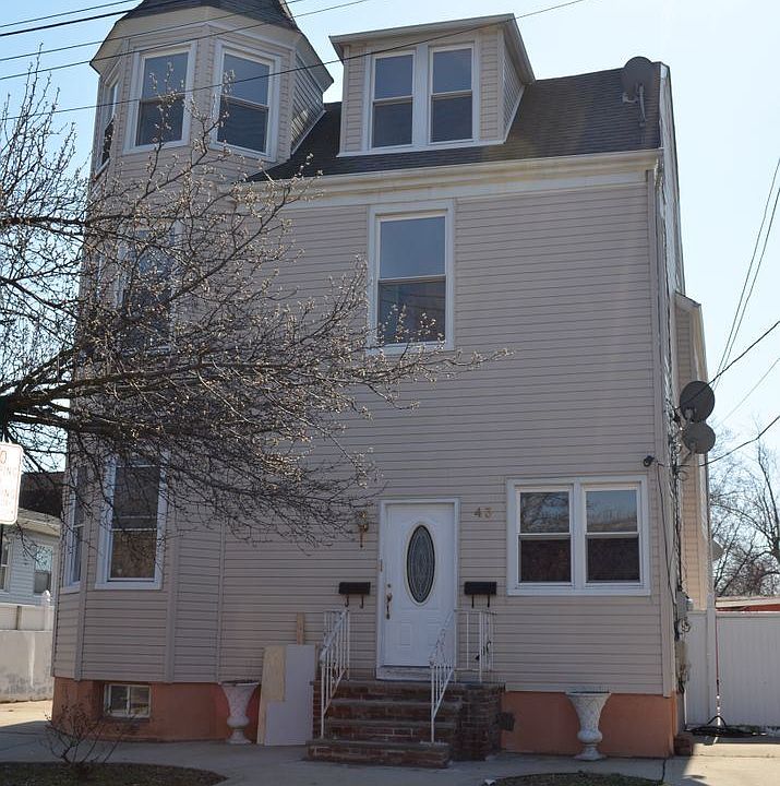 1st image of 43 Schuyler St #1