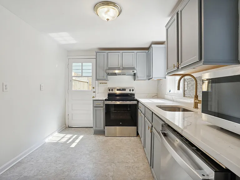 1121 Prince St — Photo 2