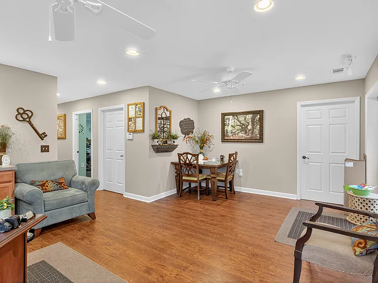 Woodlocke Apartments — Photo 5