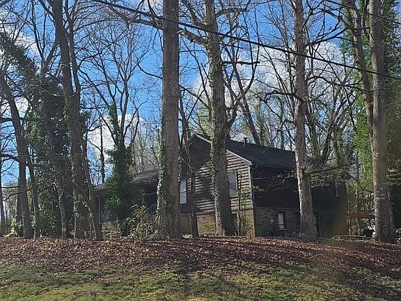 2nd image of 979 Lost Creek Cir