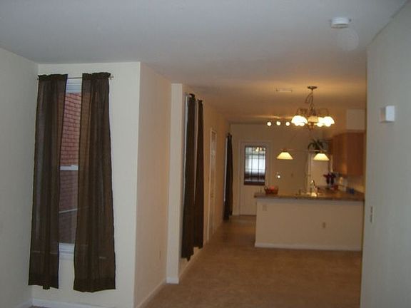 4th image of 1619 Regina St