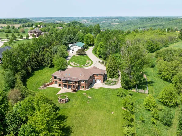 16978 Asbury Rd, Dubuque, IA 52002