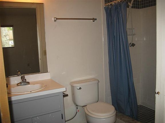 3rd image of 701 W Rosewood Ln