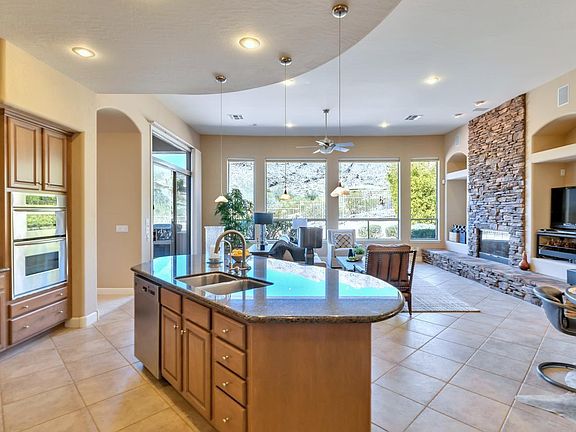5th image of 410 E Desert Wind Dr