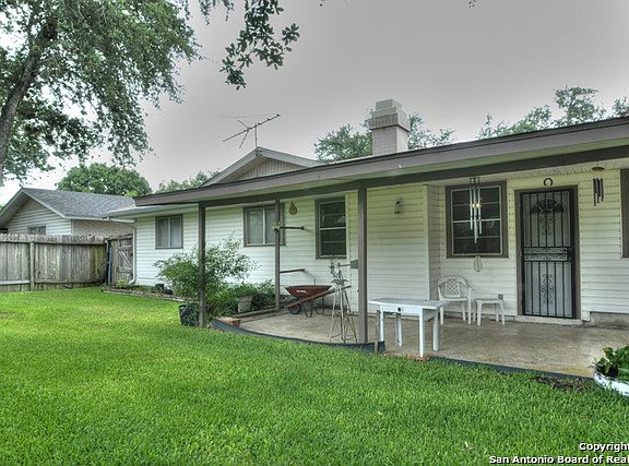 2nd image of 8214 Joe Dimaggio St