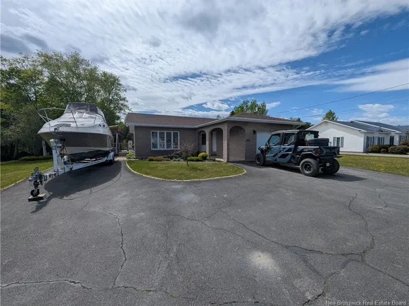 648 Principale, Beresford, NB E8K 2B5