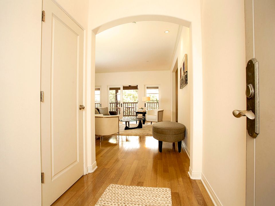 1st image of 700 E Union St Unit 304