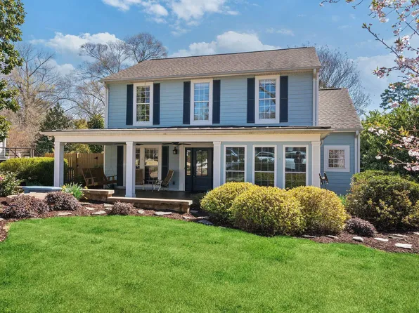 2 Parkwood Dr, Greenville, SC 29609