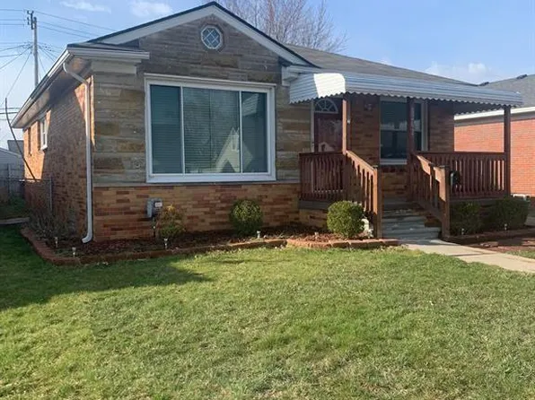 8262 State Park, Center Line, MI 48015