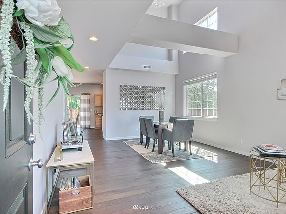 4th image of 702 67th Ln SE