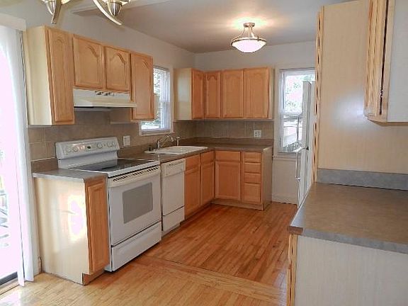 3rd image of 2512 Ravenwood Ave NW