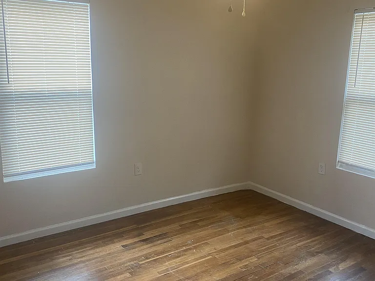 106 E Pearl Ave — Photo 5
