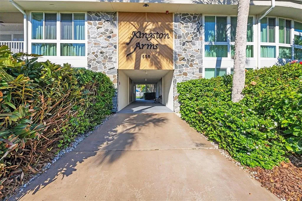 2 bed, 2.0 bath, 1034 sqft, $6,500 — Photo 1