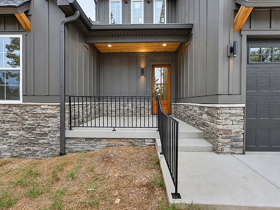 3rd image of 1104 S Graycroft Ave