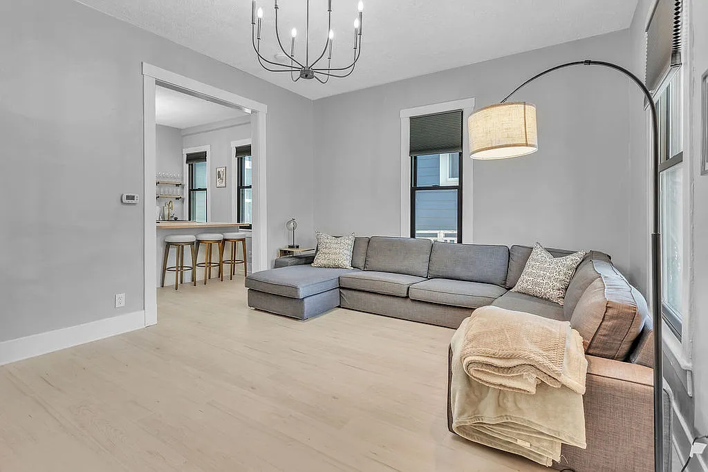 2 bed, 1300 sqft, $2,500 — Photo 1