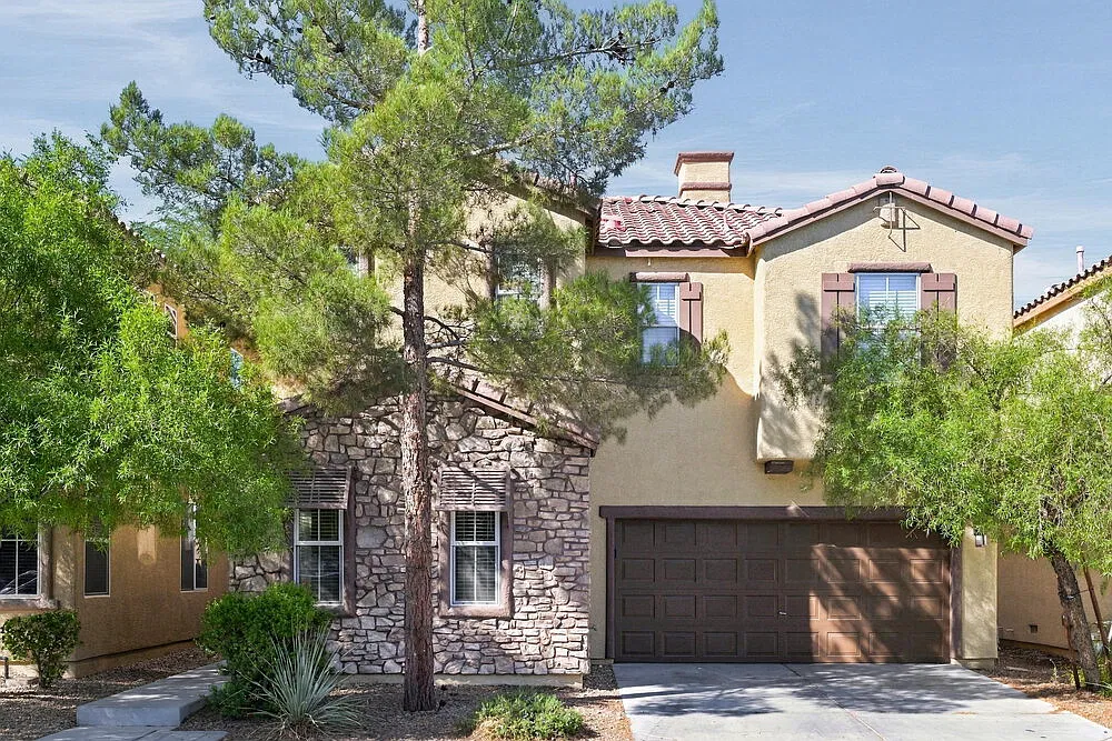 3 bed, 2.5 bath, 1948 sqft, $2,195 — Photo 1