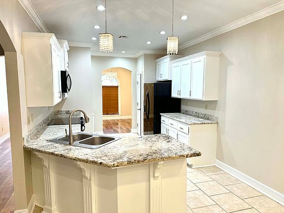 3rd image of 207 Wind Haven Ln