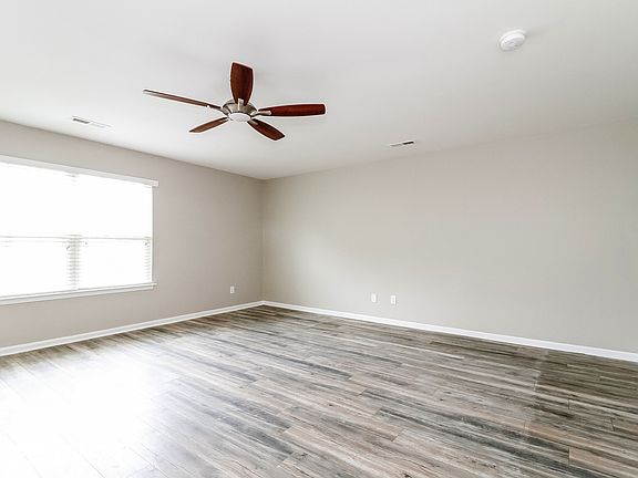 4th image of 2015 Buckminster Dr