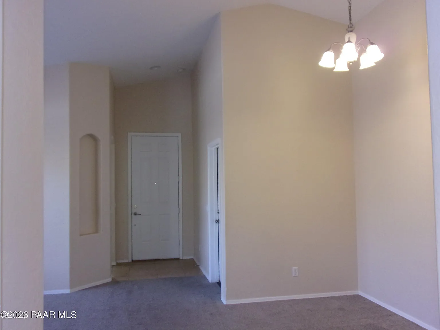 4 bed, 2.0 bath, 1904 sqft, $2,444 — Photo 2