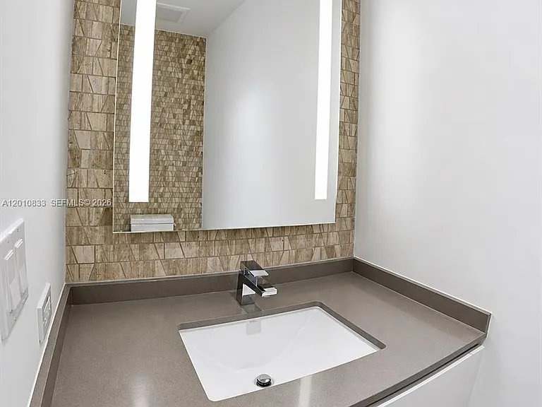 88 SW 7th St #2206 — Photo 18