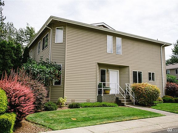 Landscaping included in HOA fees! Hassle-free green-space!