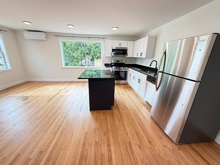 20-22 Poirier Pl #2 — Photo 3