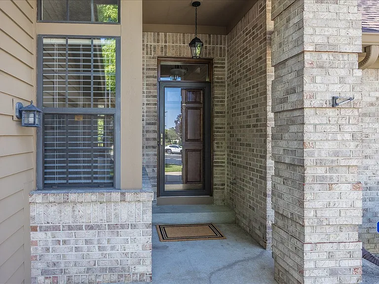 11179 Avery Row — Photo 2