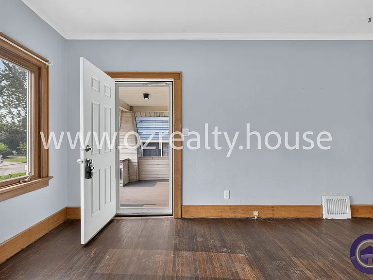 920 Wright Ave — Photo 3