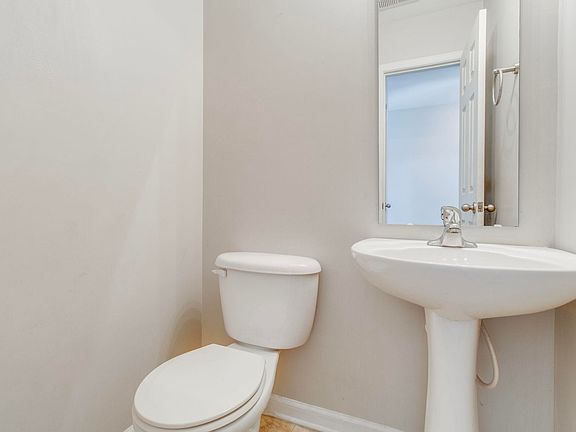 5th image of 925 Northern Dancer Ln